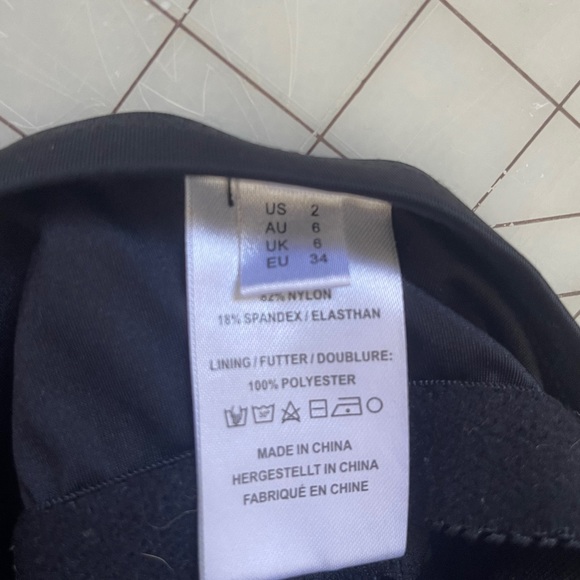 One piece bodysuit/swimsuit size 2 - Picture 3 of 4